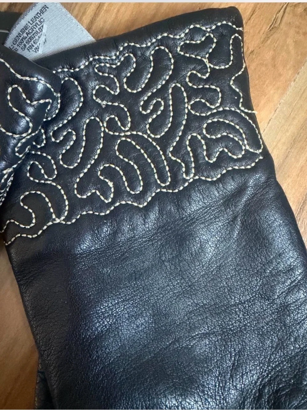 Wilsons Leather Black Leather Gloves with Contrasting Stitch Trim
